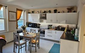 Nice Apartment In Barnes